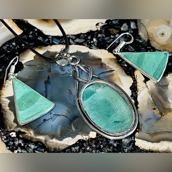 Malachite Pendant & Earrings Set - Picture 9 of 14